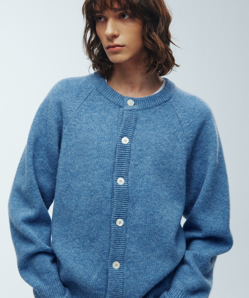 KNITTED(ニッティド)の「シェギドック ウール100% ラウンドカーディガン BLUE(カーディガン/ボレロ・レディース・その他・LARGE/MEDIUM/X-LARGE)」の17枚目の写真