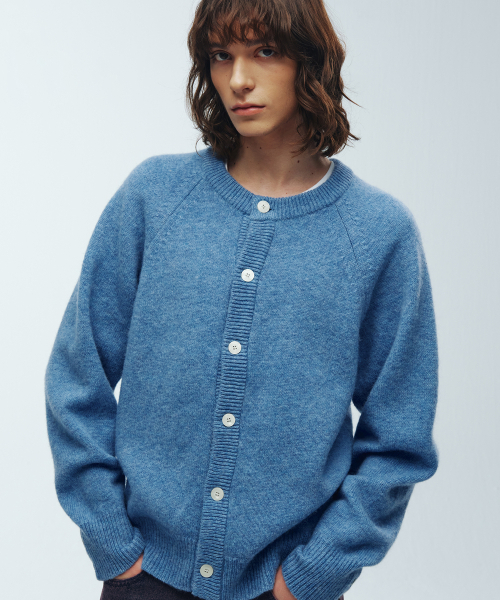 KNITTED(ニッティド)の「シェギドック ウール100% ラウンドカーディガン BLUE(カーディガン/ボレロ・レディース・その他・LARGE/MEDIUM/X-LARGE)」の18枚目の写真