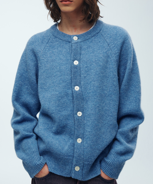 KNITTED(ニッティド)の「シェギドック ウール100% ラウンドカーディガン BLUE(カーディガン/ボレロ・レディース・その他・LARGE/MEDIUM/X-LARGE)」の19枚目の写真
