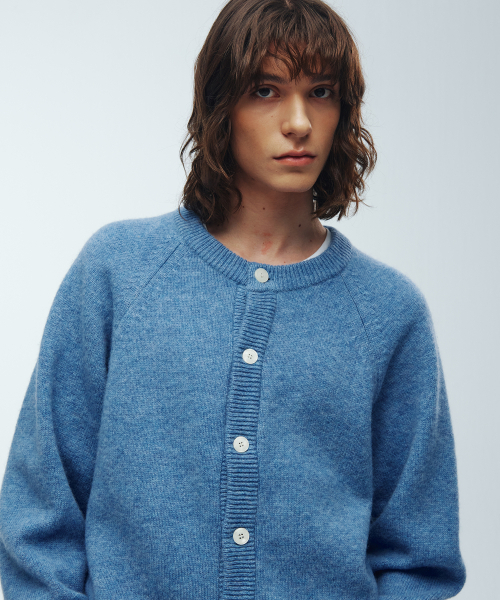 KNITTED(ニッティド)の「シェギドック ウール100% ラウンドカーディガン BLUE(カーディガン/ボレロ・レディース・その他・LARGE/MEDIUM/X-LARGE)」の20枚目の写真