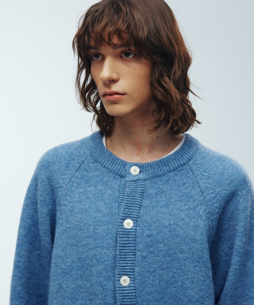 KNITTED(ニッティド)の「シェギドック ウール100% ラウンドカーディガン BLUE(カーディガン/ボレロ・レディース・その他・LARGE/MEDIUM/X-LARGE)」の21枚目の写真