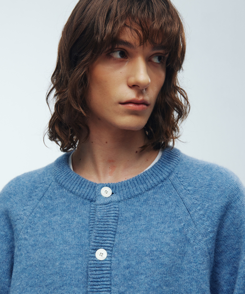 KNITTED(ニッティド)の「シェギドック ウール100% ラウンドカーディガン BLUE(カーディガン/ボレロ・レディース・その他・LARGE/MEDIUM/X-LARGE)」の22枚目の写真