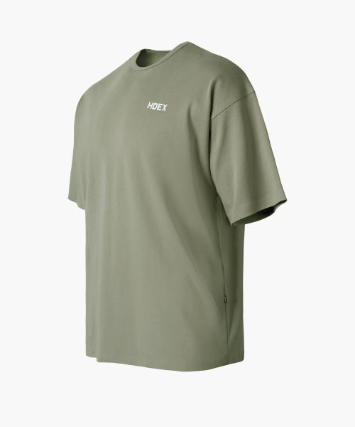 HDEX(エイチデックス)の「メインバックロゴオーバーサイズ半袖Tシャツ(Tシャツ/カットソー・メンズ・オリーブ/ブラック/ホワイト/レッド・2XL/MEDIUM/LARGE/X-LARGE/4XL/3XL)」の5枚目の写真