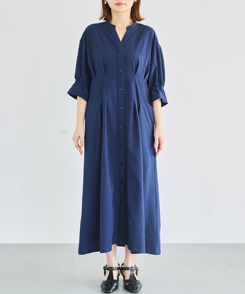 LAVEANGE(ラビアンジェ)の「ウエストタックシアーサッカーワンピース|細見えシルエット/スキッパー/ロング丈/シャツワンピース/羽織り/洗える/ポケット付き(ワンピース・レディース・ブラック/ライトベージュ/ネイビー・4L/3L/LL/M/5L)」の17枚目の写真