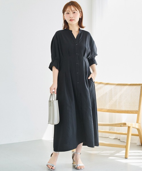 LAVEANGE(ラビアンジェ)の「ウエストタックシアーサッカーワンピース|細見えシルエット/スキッパー/ロング丈/シャツワンピース/羽織り/洗える/ポケット付き(ワンピース・レディース・ブラック/ライトベージュ/ネイビー・4L/3L/LL/M/5L)」の6枚目の写真