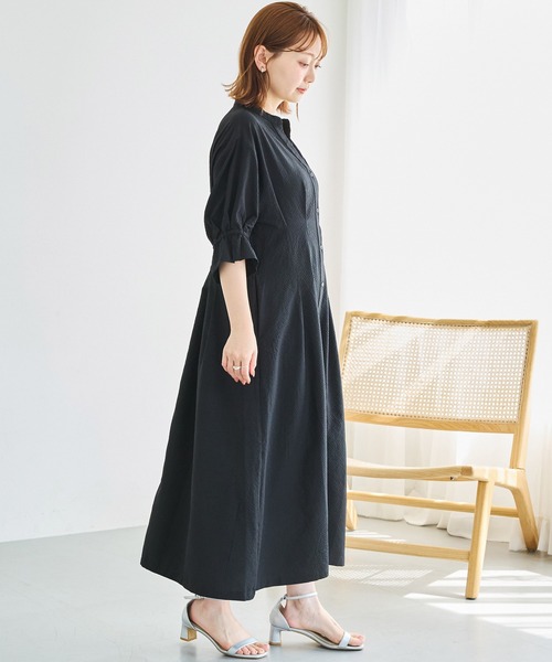 LAVEANGE(ラビアンジェ)の「ウエストタックシアーサッカーワンピース|細見えシルエット/スキッパー/ロング丈/シャツワンピース/羽織り/洗える/ポケット付き(ワンピース・レディース・ブラック/ライトベージュ/ネイビー・4L/3L/LL/M/5L)」の7枚目の写真