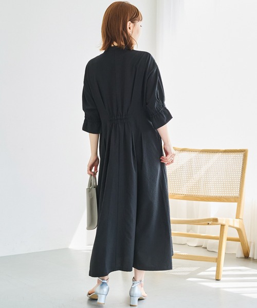 LAVEANGE(ラビアンジェ)の「ウエストタックシアーサッカーワンピース|細見えシルエット/スキッパー/ロング丈/シャツワンピース/羽織り/洗える/ポケット付き(ワンピース・レディース・ブラック/ライトベージュ/ネイビー・4L/3L/LL/M/5L)」の8枚目の写真