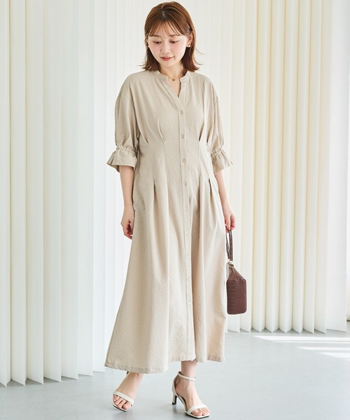LAVEANGE(ラビアンジェ)の「ウエストタックシアーサッカーワンピース|細見えシルエット/スキッパー/ロング丈/シャツワンピース/羽織り/洗える/ポケット付き(ワンピース・レディース・ブラック/ライトベージュ/ネイビー・4L/3L/LL/M/5L)」の10枚目の写真