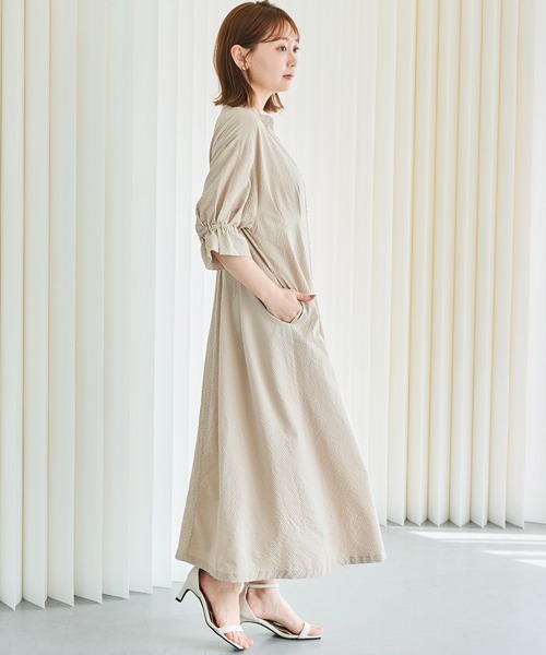 LAVEANGE(ラビアンジェ)の「ウエストタックシアーサッカーワンピース|細見えシルエット/スキッパー/ロング丈/シャツワンピース/羽織り/洗える/ポケット付き(ワンピース・レディース・ブラック/ライトベージュ/ネイビー・4L/3L/LL/M/5L)」の11枚目の写真
