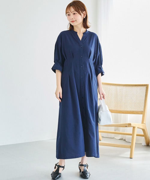 LAVEANGE(ラビアンジェ)の「ウエストタックシアーサッカーワンピース|細見えシルエット/スキッパー/ロング丈/シャツワンピース/羽織り/洗える/ポケット付き(ワンピース・レディース・ブラック/ライトベージュ/ネイビー・4L/3L/LL/M/5L)」の14枚目の写真