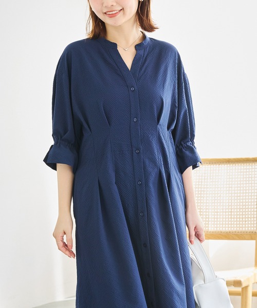 LAVEANGE(ラビアンジェ)の「ウエストタックシアーサッカーワンピース|細見えシルエット/スキッパー/ロング丈/シャツワンピース/羽織り/洗える/ポケット付き(ワンピース・レディース・ブラック/ライトベージュ/ネイビー・4L/3L/LL/M/5L)」の13枚目の写真