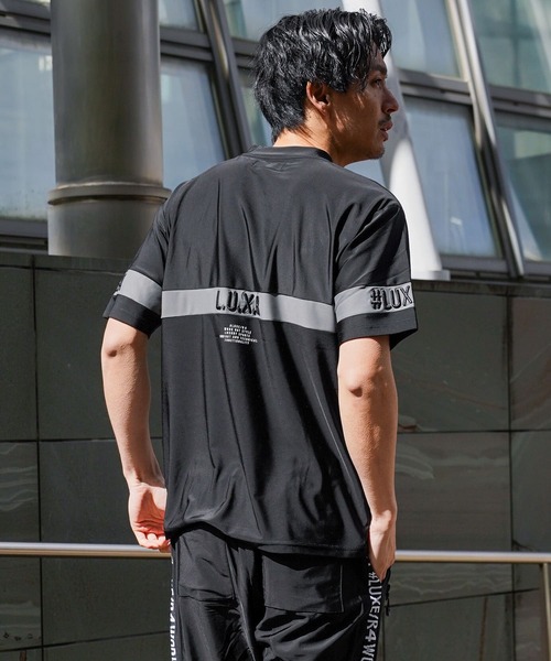 LUXE/R GOLF(ラグジュ ゴルフ)の「(RM)【LUXE/R GOLF】ストレッチ スムース ロゴ ハイネック Tシャツ(Tシャツ/カットソー・メンズ・チャコールグレー/ブラック/ホワイト/ネイビー・X-LARGE/LARGE/MEDIUM)」の2枚目の写真