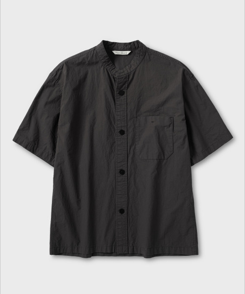 NONBLANK(ノンブランク)の「チャイナカラーウォッシュシャツ_DARK GREY(シャツ/ブラウス・メンズ・チャコール・MEDIUM/LARGE/X-LARGE)」の1枚目の写真