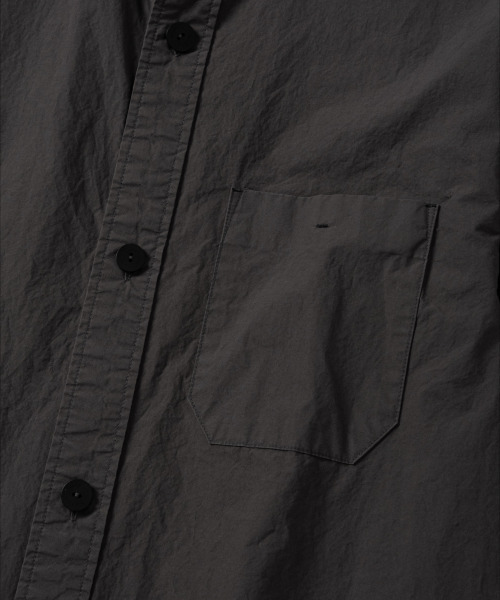NONBLANK(ノンブランク)の「チャイナカラーウォッシュシャツ_DARK GREY(シャツ/ブラウス・メンズ・チャコール・MEDIUM/LARGE/X-LARGE)」の5枚目の写真