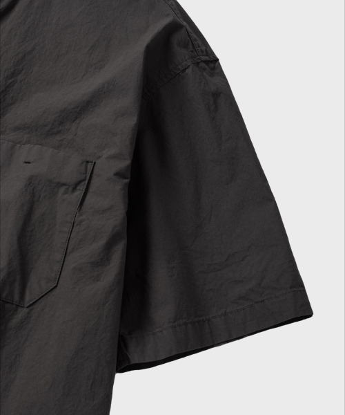 NONBLANK(ノンブランク)の「チャイナカラーウォッシュシャツ_DARK GREY(シャツ/ブラウス・メンズ・チャコール・MEDIUM/LARGE/X-LARGE)」の6枚目の写真