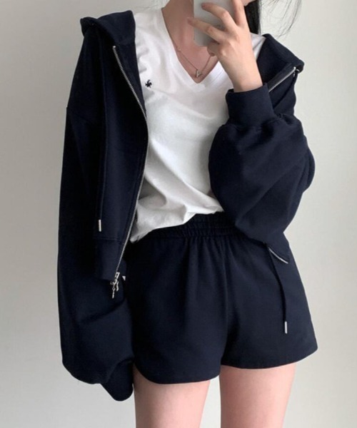 semplice(センプリチェ)の「ジップアップ パーカー ショートパンツ セット(セットアップ・レディース・ブラック/ブルー/グレー/ダークグレー・F)」の2枚目の写真