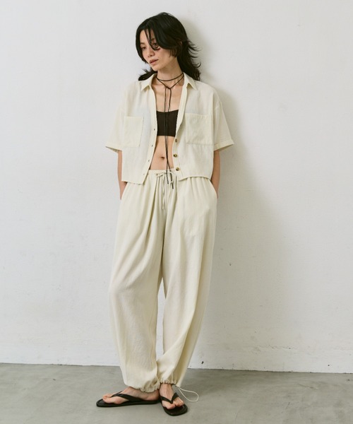 AIC.（エーアイシー）の「リネンライククロップドシャツ/セットアップ可能（シャツ/ブラウス・レディース・ブラック/アイボリー・FREE）」の14枚目の写真