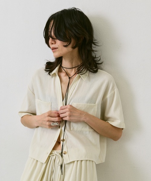 AIC.（エーアイシー）の「リネンライククロップドシャツ/セットアップ可能（シャツ/ブラウス・レディース・ブラック/アイボリー・FREE）」の3枚目の写真