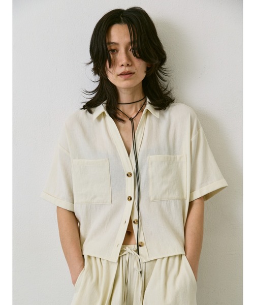 AIC.（エーアイシー）の「リネンライククロップドシャツ/セットアップ可能（シャツ/ブラウス・レディース・ブラック/アイボリー・FREE）」の4枚目の写真