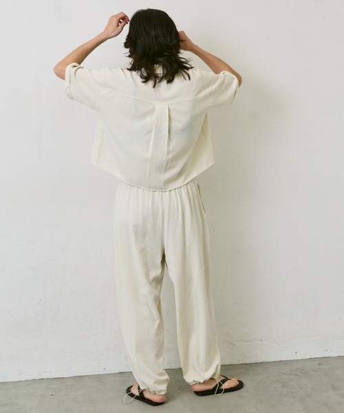 AIC.（エーアイシー）の「リネンライククロップドシャツ/セットアップ可能（シャツ/ブラウス・レディース・ブラック/アイボリー・FREE）」の17枚目の写真