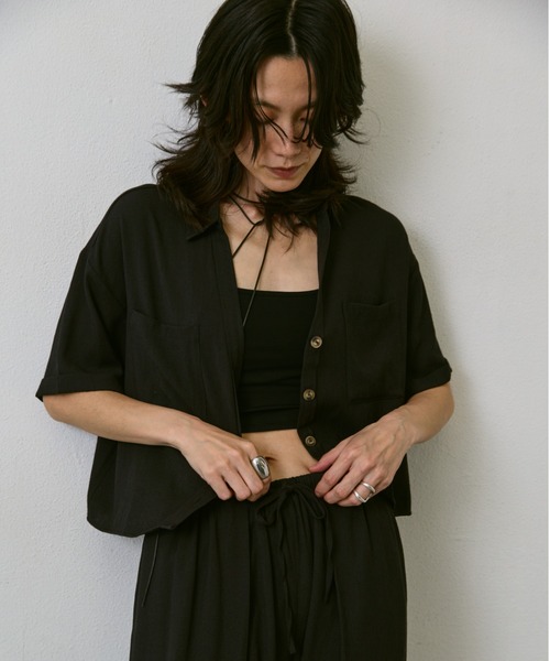 AIC.（エーアイシー）の「リネンライククロップドシャツ/セットアップ可能（シャツ/ブラウス・レディース・ブラック/アイボリー・FREE）」の21枚目の写真