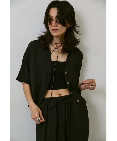 AIC.（エーアイシー）の「リネンライククロップドシャツ/セットアップ可能（シャツ/ブラウス・レディース・ブラック/アイボリー・FREE）」の22枚目の写真