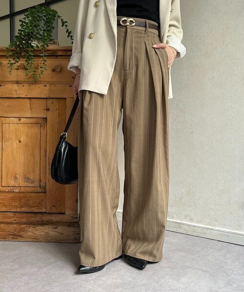 Thevon(ゼボン)の「リネンタッチストライプタックパンツ(その他パンツ・レディース・ベージュ/ホワイト系その他/ブラウン・S/M)」の1枚目の写真