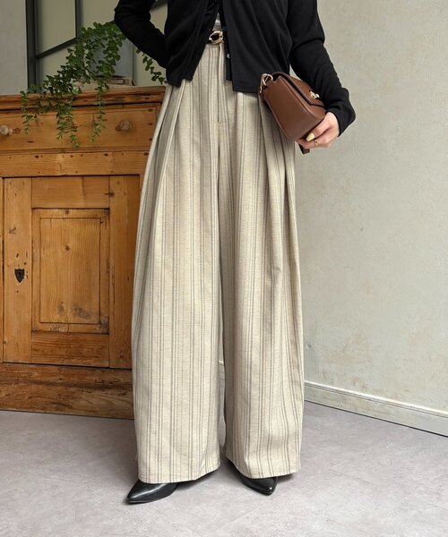 Thevon(ゼボン)の「リネンタッチストライプタックパンツ(その他パンツ・レディース・ベージュ/ホワイト系その他/ブラウン・S/M)」の2枚目の写真