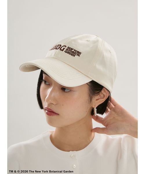emmi（エミ）の「【emmi×NYBG】サテンロゴキャップ（キャップ・レディース・ブラック/オフホワイト/ブラウン・F）」の14枚目の写真
