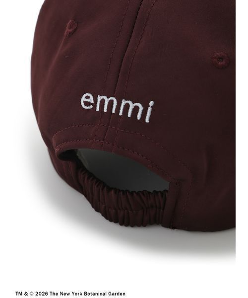 emmi（エミ）の「【emmi×NYBG】サテンロゴキャップ（キャップ・レディース・ブラック/オフホワイト/ブラウン・F）」の8枚目の写真