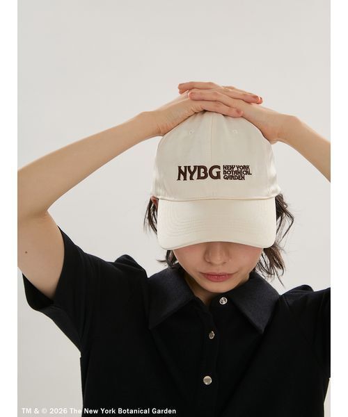 emmi(エミ)の「【emmi×NYBG】サテンロゴキャップ(キャップ・レディース・ブラック/オフホワイト/ブラウン・F)」の16枚目の写真