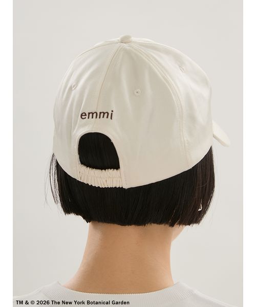 emmi（エミ）の「【emmi×NYBG】サテンロゴキャップ（キャップ・レディース・ブラック/オフホワイト/ブラウン・F）」の15枚目の写真