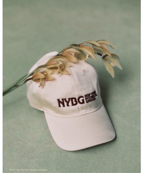 emmi（エミ）の「【emmi×NYBG】サテンロゴキャップ（キャップ・レディース・ブラック/オフホワイト/ブラウン・F）」の2枚目の写真