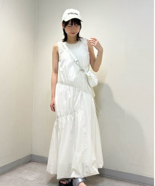 emmi（エミ）の「【emmi×NYBG】サテンロゴキャップ（キャップ・レディース・ブラック/オフホワイト/ブラウン・F）」の20枚目の写真