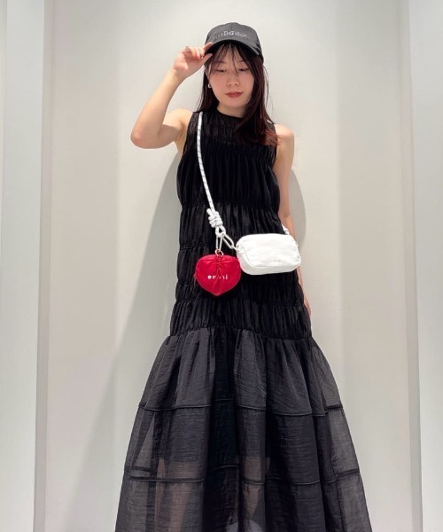 emmi（エミ）の「【emmi×NYBG】サテンロゴキャップ（キャップ・レディース・ブラック/オフホワイト/ブラウン・F）」の22枚目の写真