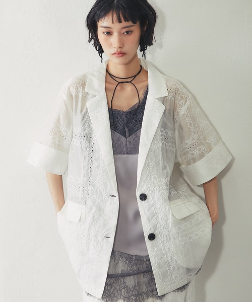 ANOTHER S(アナザーエス)の「シアー刺繍半袖ダブルジャケット(テーラードジャケット・レディース・オフホワイト/ブラック・FREE)」の2枚目の写真