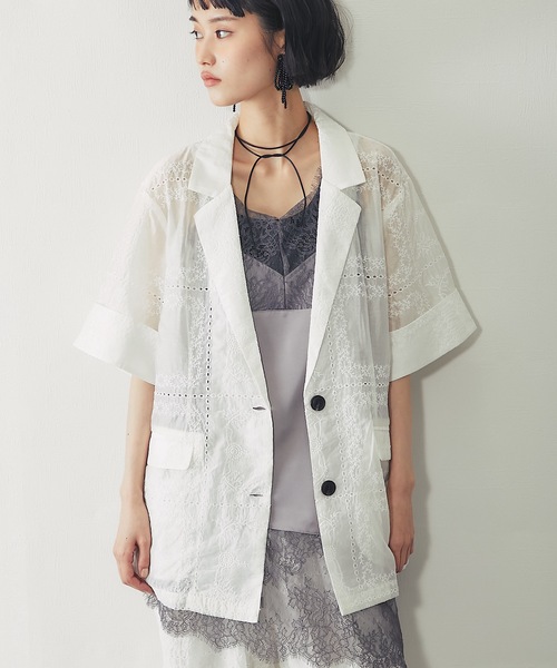 ANOTHER S(アナザーエス)の「シアー刺繍半袖ダブルジャケット(テーラードジャケット・レディース・オフホワイト/ブラック・FREE)」の3枚目の写真