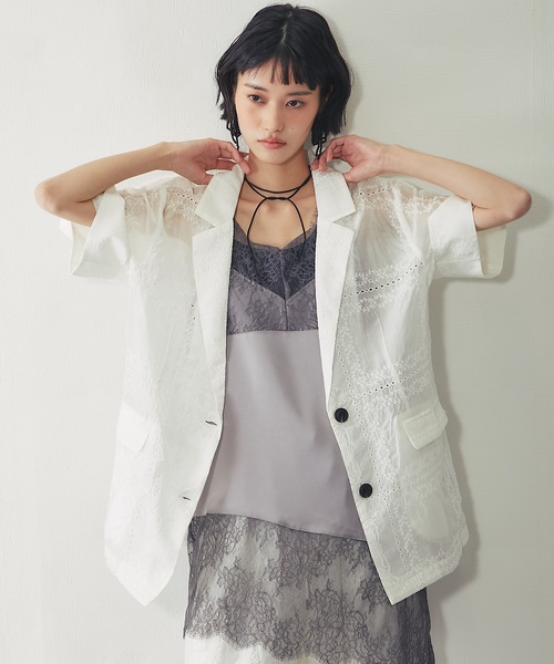 ANOTHER S(アナザーエス)の「シアー刺繍半袖ダブルジャケット(テーラードジャケット・レディース・オフホワイト/ブラック・FREE)」の6枚目の写真