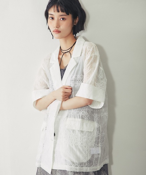 ANOTHER S(アナザーエス)の「シアー刺繍半袖ダブルジャケット(テーラードジャケット・レディース・オフホワイト/ブラック・FREE)」の4枚目の写真