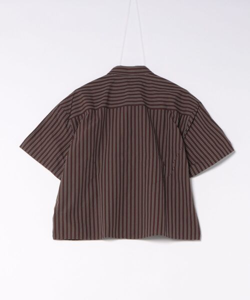 a.p.o.v.(エーピーオービー)の「a.p.o.v. クロップド丈オーバーサイズストライプシャツ(シャツ/ブラウス・メンズ・ブラック/ブラウン・ONESIZE)」の3枚目の写真
