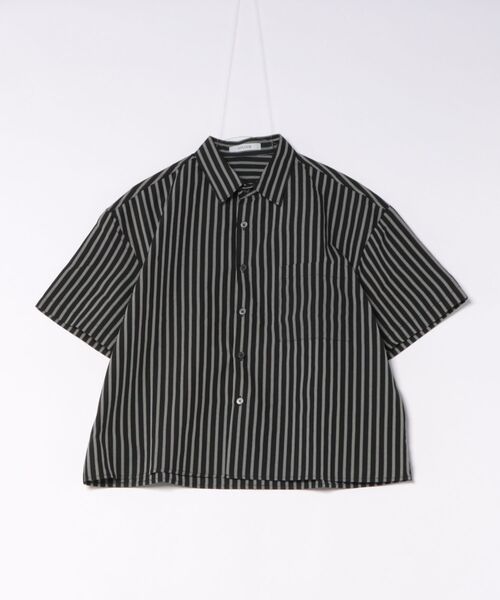 a.p.o.v.(エーピーオービー)の「a.p.o.v. クロップド丈オーバーサイズストライプシャツ(シャツ/ブラウス・メンズ・ブラック/ブラウン・ONESIZE)」の7枚目の写真