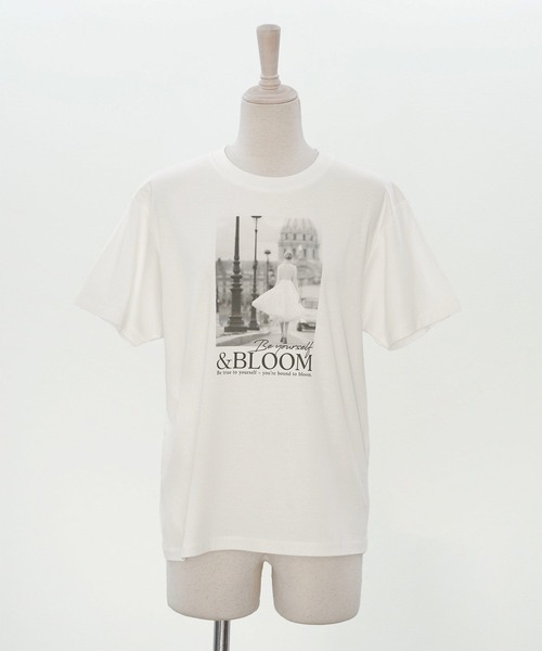 &BLOOM(アンドブルーム)の「プリント Tシャツ (パリ風景フォト) &BLOOM(アンドブルーム)(Tシャツ/カットソー・レディース・ホワイト・M/L)」の1枚目の写真