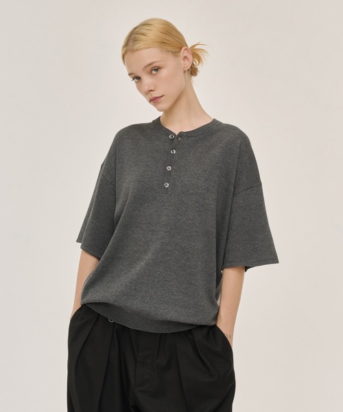 WETTEMPT(ウィテンプト)の「HIGH GAUGE HENRY NECK S/S KNIT / ハイゲージヘンリーネックS/Sニット(ニット/セーター・メンズ・ネイビー/グレー/ブラック・SMALL/MEDIUM/LARGE)」の3枚目の写真