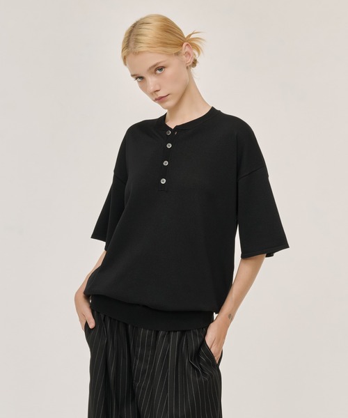WETTEMPT(ウィテンプト)の「HIGH GAUGE HENRY NECK S/S KNIT / ハイゲージヘンリーネックS/Sニット(ニット/セーター・メンズ・ネイビー/グレー/ブラック・SMALL/MEDIUM/LARGE)」の2枚目の写真