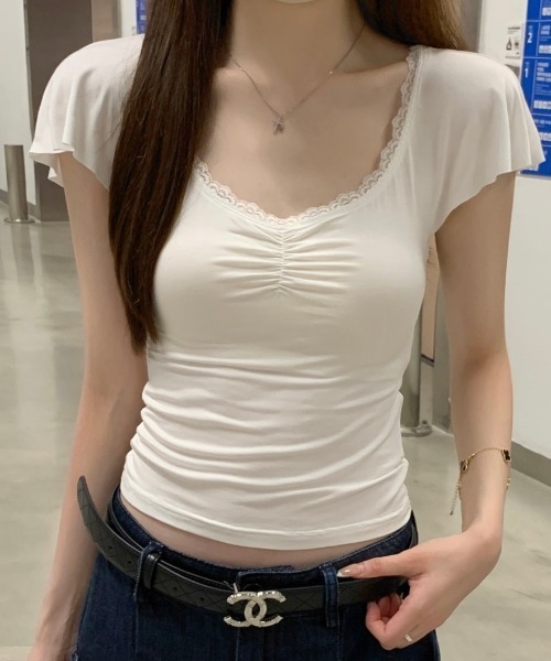 AMAJI(アマジ)の「レーストリム Vネック シャーリング スリム 半袖Tシャツ(Tシャツ/カットソー・レディース・パープル/ホワイト/ライトグリーン・LARGE/MEDIUM/SMALL/X-LARGE)」の4枚目の写真