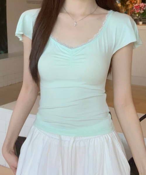 AMAJI(アマジ)の「レーストリム Vネック シャーリング スリム 半袖Tシャツ(Tシャツ/カットソー・レディース・パープル/ホワイト/ライトグリーン・LARGE/MEDIUM/SMALL/X-LARGE)」の5枚目の写真