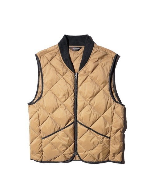 TOWNCRAFT（タウンクラフト）の「TOWNCRAFT / タウンクラフト 700FP Premium Quilted Light Down Vest Water-Repellent タウンクラフト 700FP プレミアム キルティング ライトダウンベスト （撥水加工）（ダウンベスト・メンズ・オリーブ/ブラウン/ブラック・LARGE/MEDIUM）」の16枚目の写真