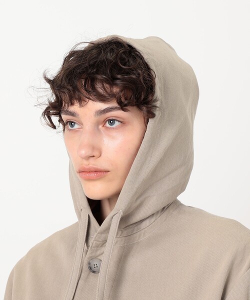 TOMORROWLAND (トゥモローランド)の「LAUREN MANOOGIAN Hood トレンチコート(トレンチコート・レディース・ライトベージュ/チャコールグレー・0)」の16枚目の写真