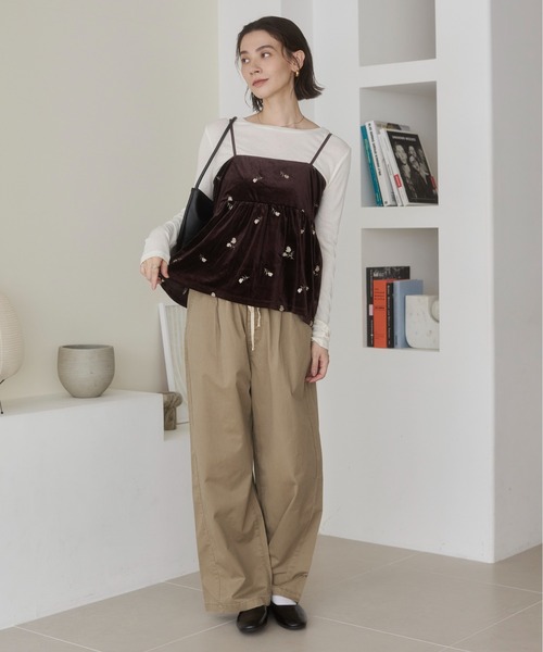 ANGIE(アンジー)の「ベロア 花柄 刺繍 ペプラムキャミソール ビスチェ / 秋服(キャミソール・レディース・ブラウン/ブラック・FREE)」の17枚目の写真