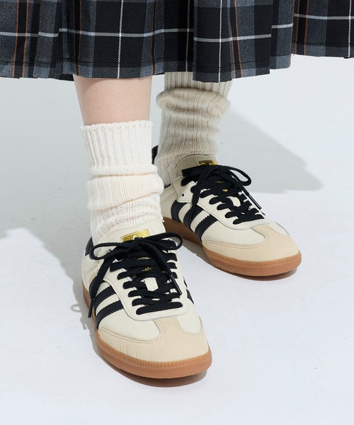 adidas(アディダス)の「サンバ OG / Samba OG / スニーカー アディダスオリジナルス adidas Originals(スニーカー・レディース・ベージュ・22.0cm/22.5cm/23.0cm/23.5cm/24.0cm/24.5cm/25.0cm/25.5cm/26.0cm/26.5cm/27.0cm/27.5cm/28.0cm/28.5cm/29.0cm/29.5cm/30.0cm/30.5cm/31cm)」の4枚目の写真